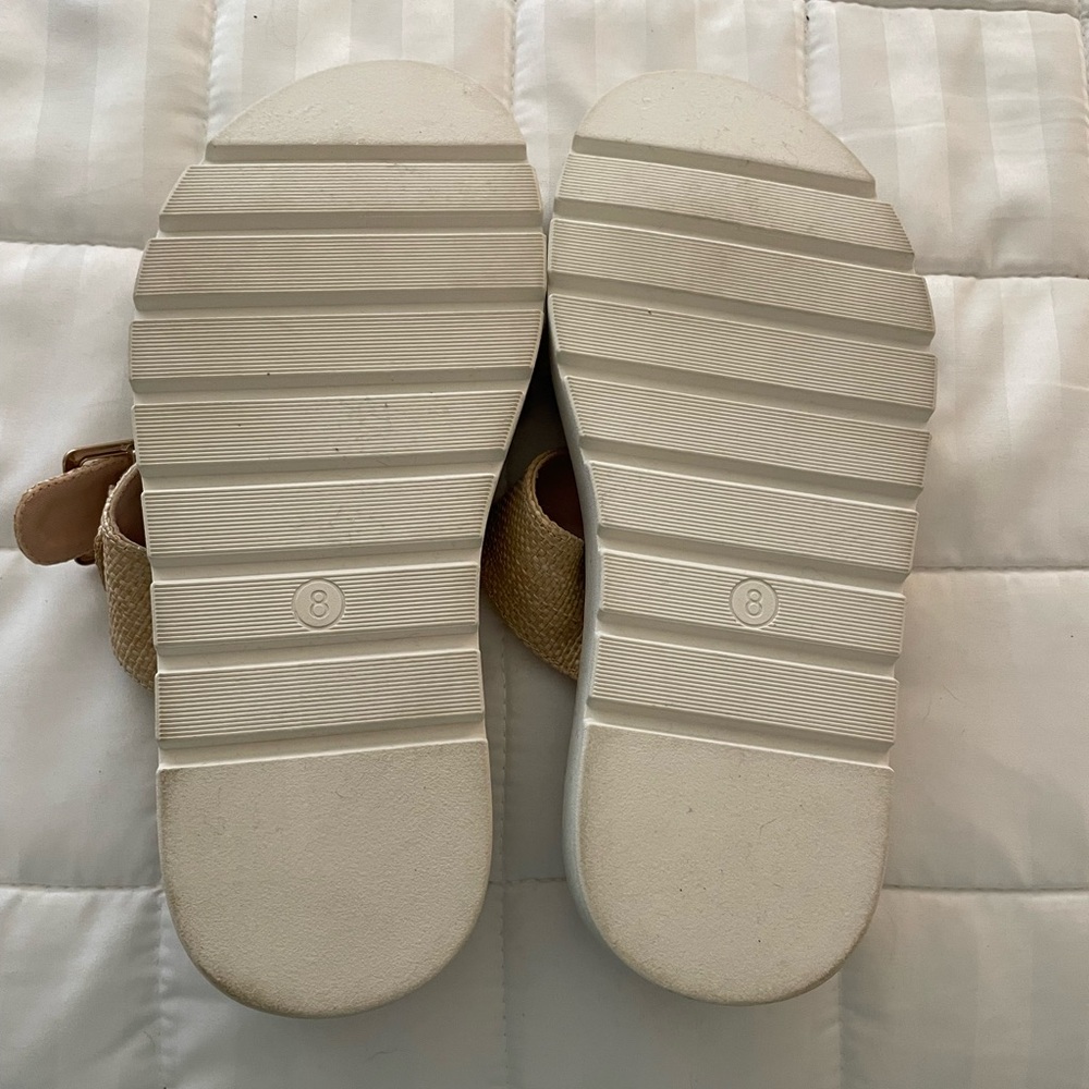 Steve Madden NYC Women's Tan Soft Raffia Sandals w/ Gold Buckle Size 8 - Picture 7 of 7